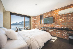 B&F Hotel